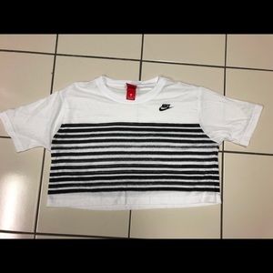 Nike women’s crop top